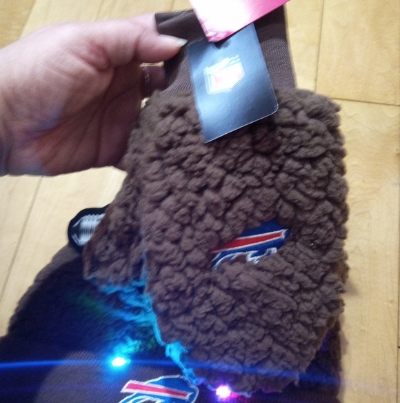 NFL Buffalo Bills Light em' up hat and mitten set - Picture 8 of 8